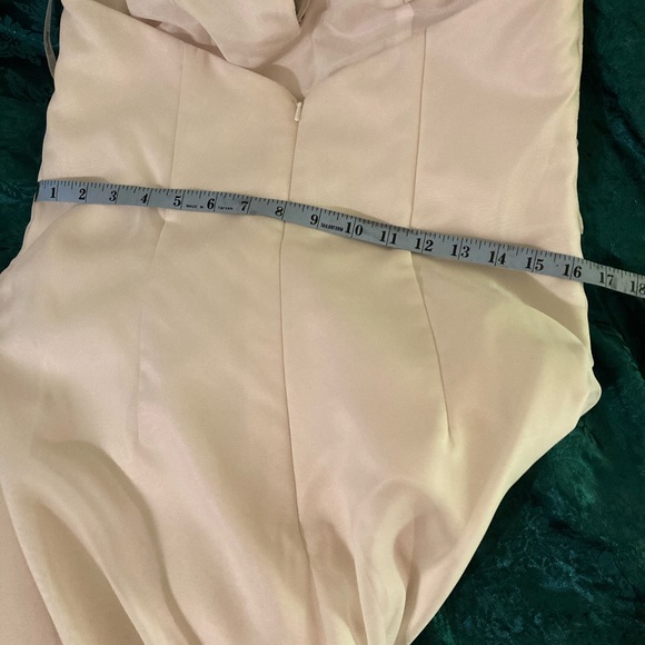 Beautiful halter top wedding dress - Picture 8 of 13